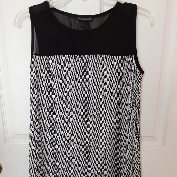 Intriguing Threads  Size Medium Black & White Tunic - Picture 1 of 4